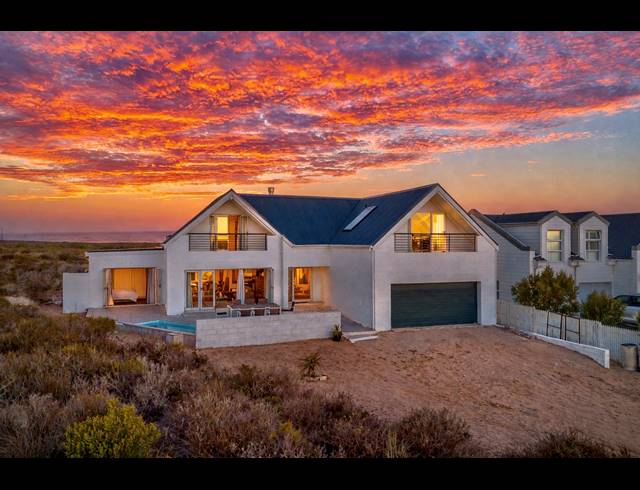 5 BEDROOM HOUSE FOR SALE IN GROTTO BAY
